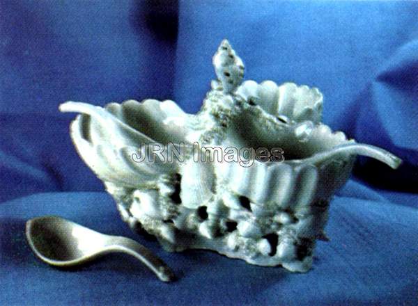 Porcelain sweetmeat dish