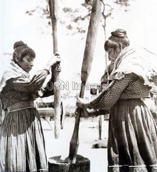 Mikasuki Seminole women