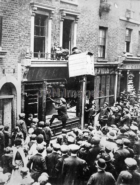 British civilians rioting 1914