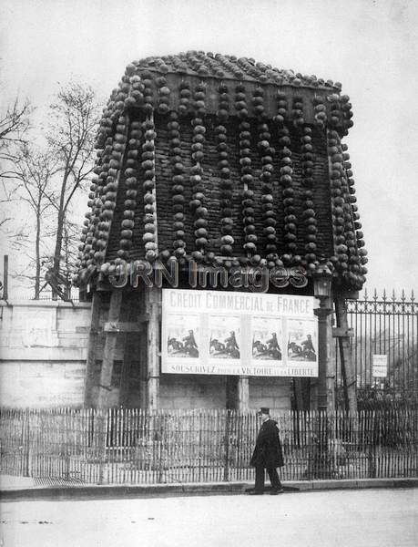 Gendarme patrols a monument in Paris 1917