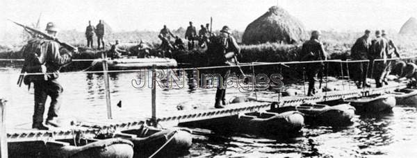 Quickly-constructed pontoon bridges