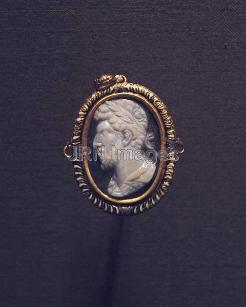 Pendant with Cameo Showing a Laureate Head