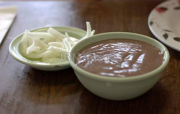 Poi with Onions; Poi Ingredients: taro root, water