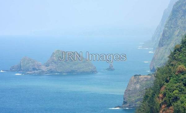 Islets off Pololū Valley coast