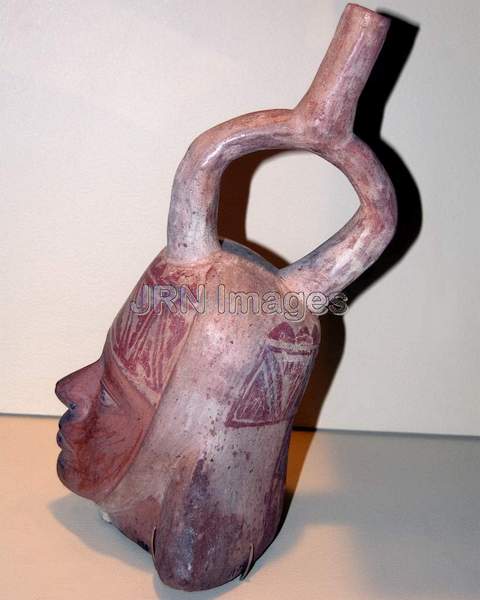 Ceramic vessel of high-statue Moche