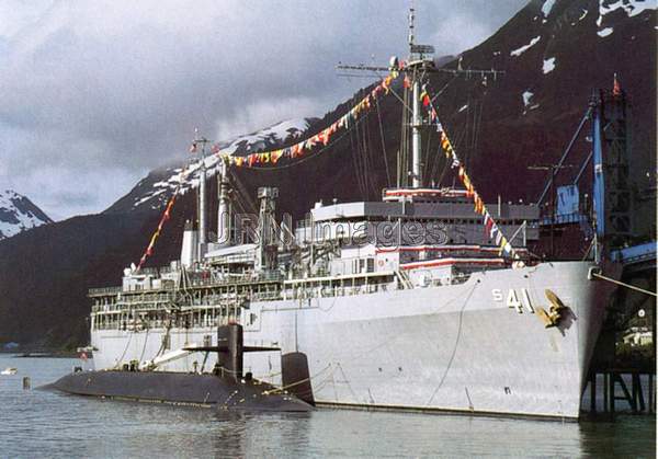 USS McKee (AS-41) - USS Alaska (SSBN-732)